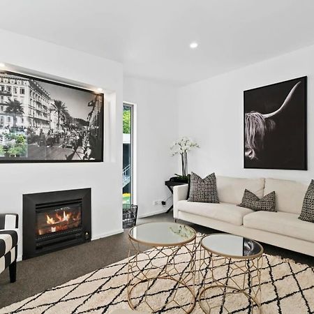 Central Queenstown Luxury Exterior photo