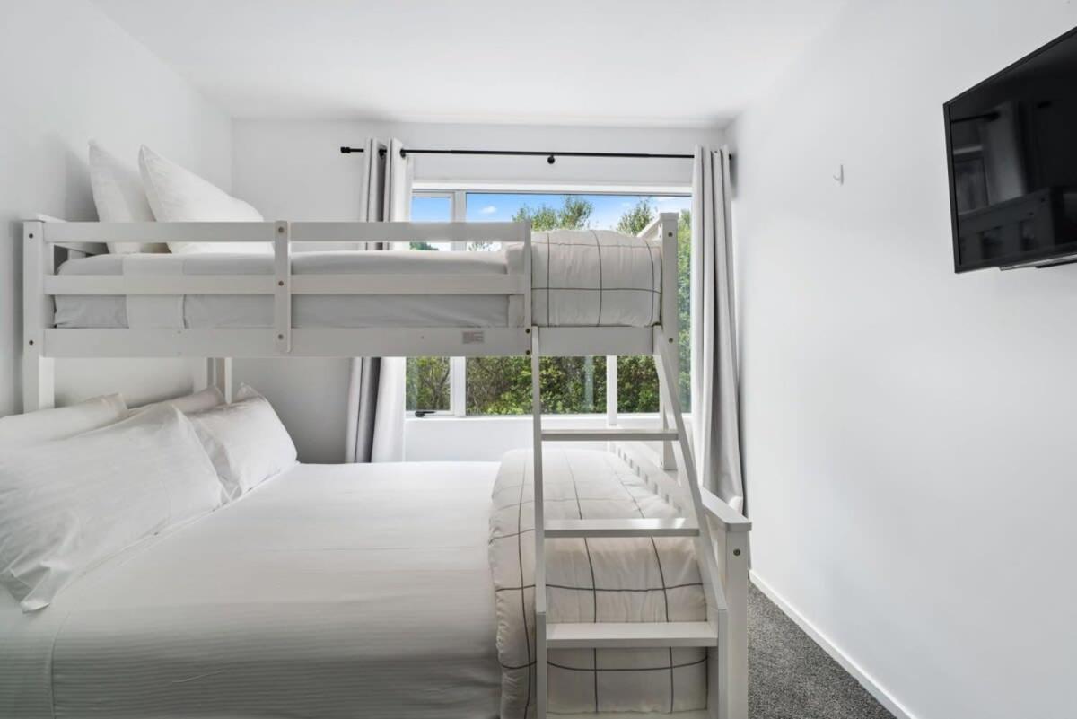 Central Queenstown Luxury Exterior photo