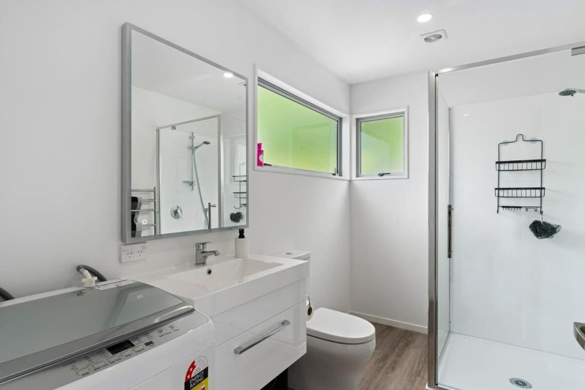 Central Queenstown Luxury Exterior photo