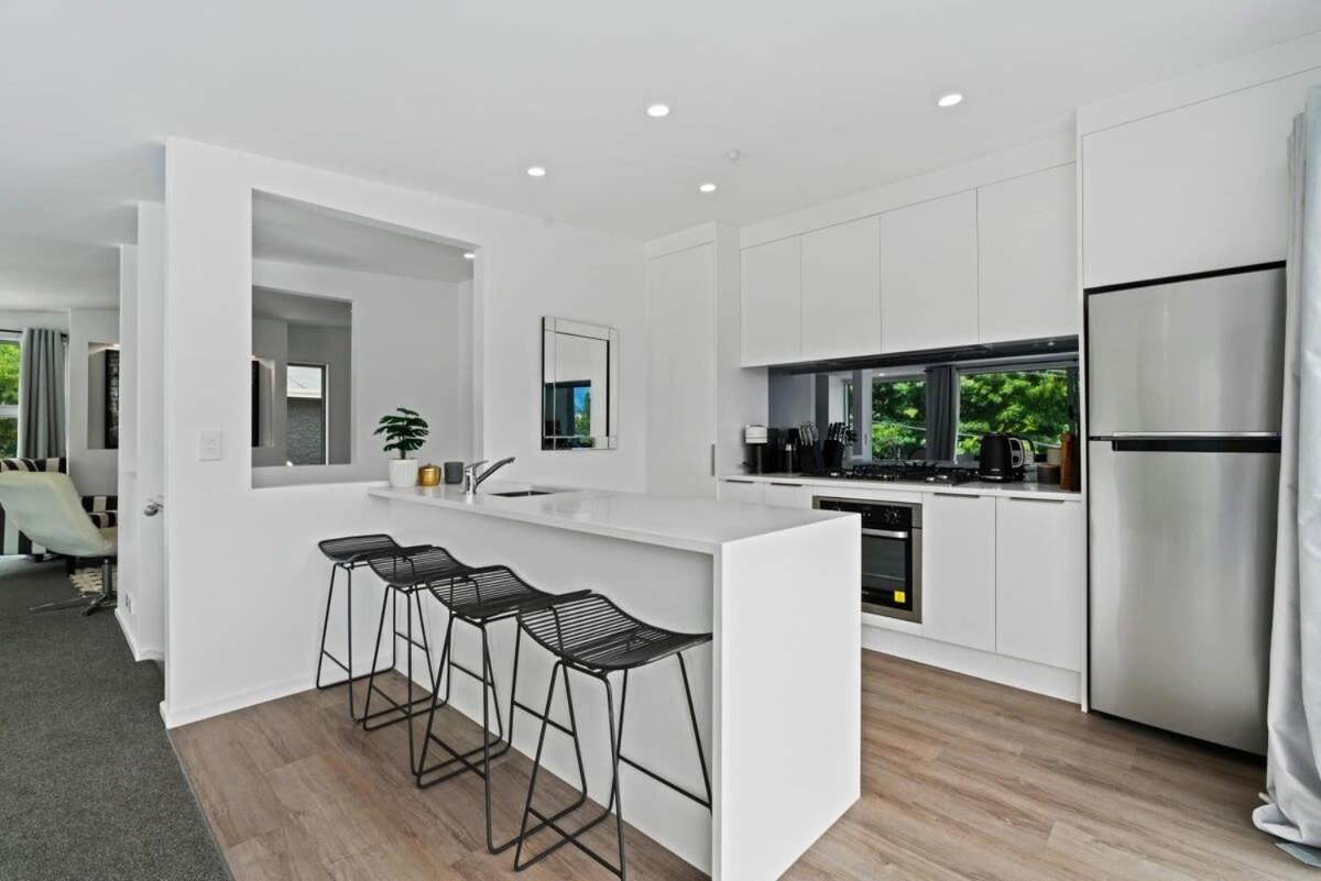 Central Queenstown Luxury Exterior photo