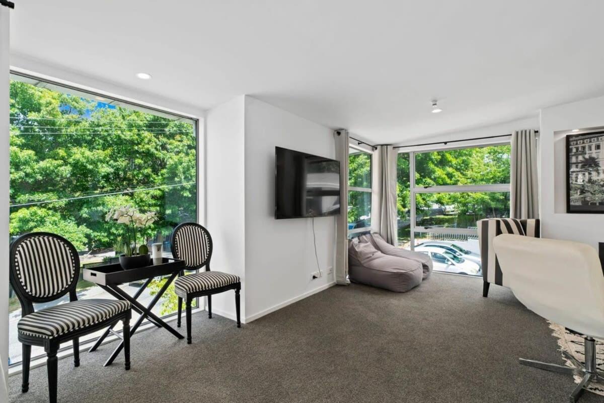 Central Queenstown Luxury Exterior photo