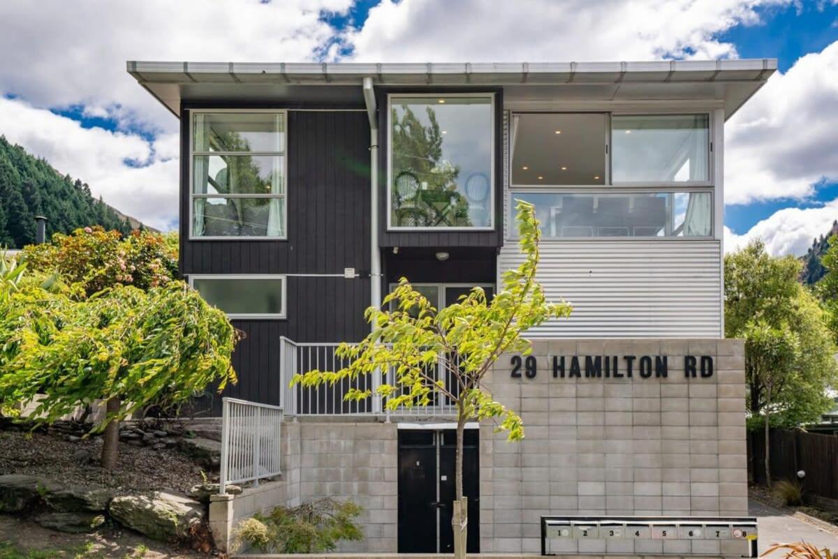 Central Queenstown Luxury Exterior photo